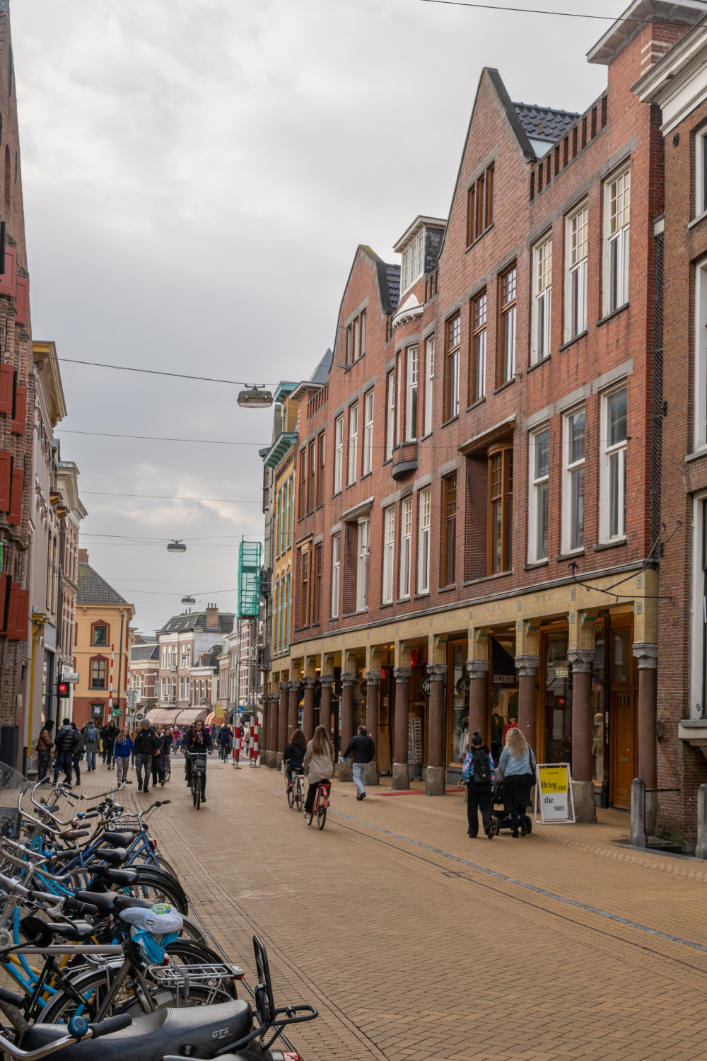 Winkelgalerij met bovenwoningen